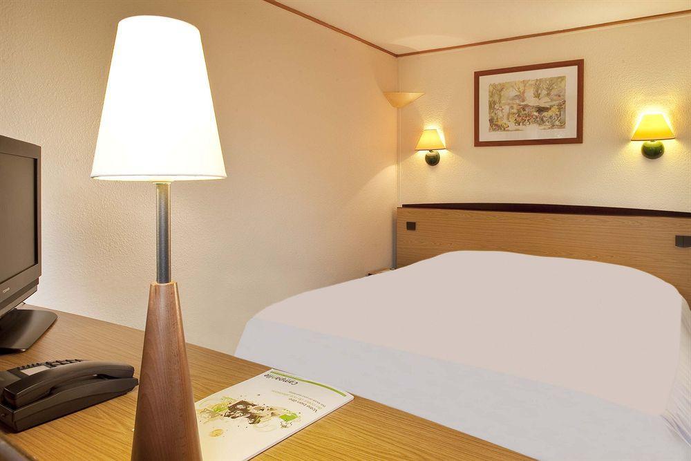 Campanile Moulins Avermes Room photo