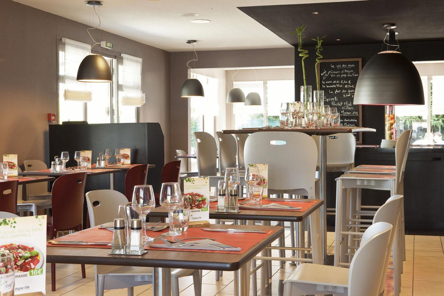 Campanile Moulins Avermes Restaurant photo