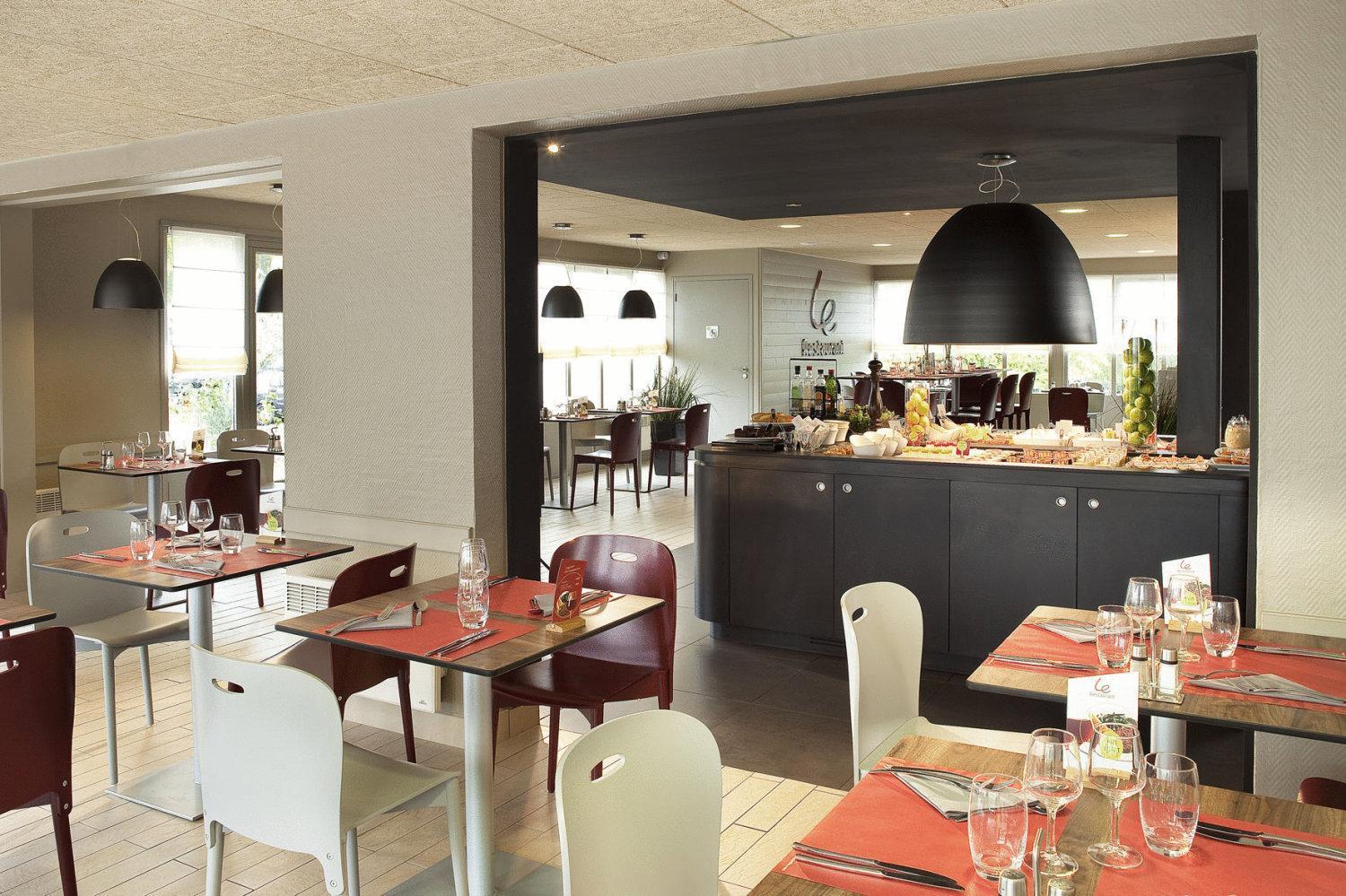 Campanile Moulins Avermes Restaurant photo